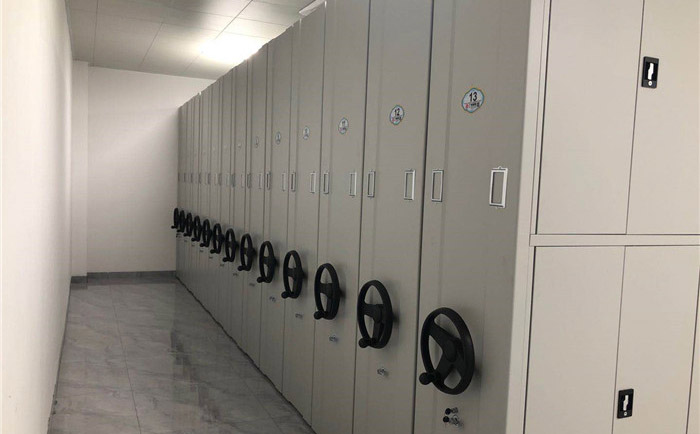 密集檔案柜移動(dòng)費(fèi)勁圖 密集檔案柜移動(dòng)費(fèi)勁圖